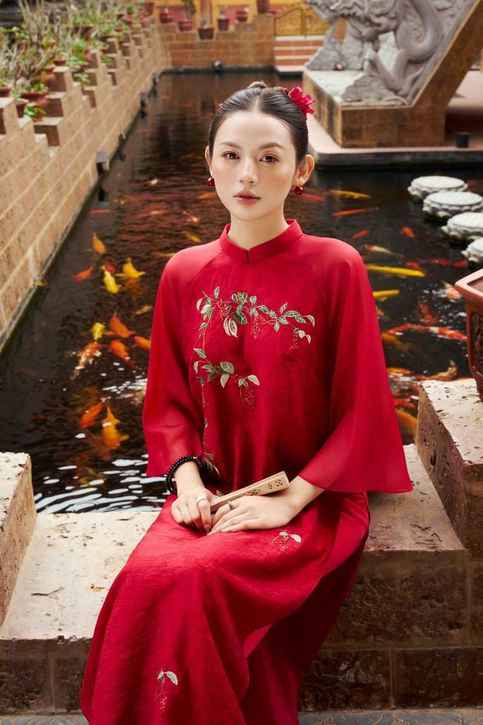 Áo Dài Cách Tân Thêu Họa Tiết Cao Cấp